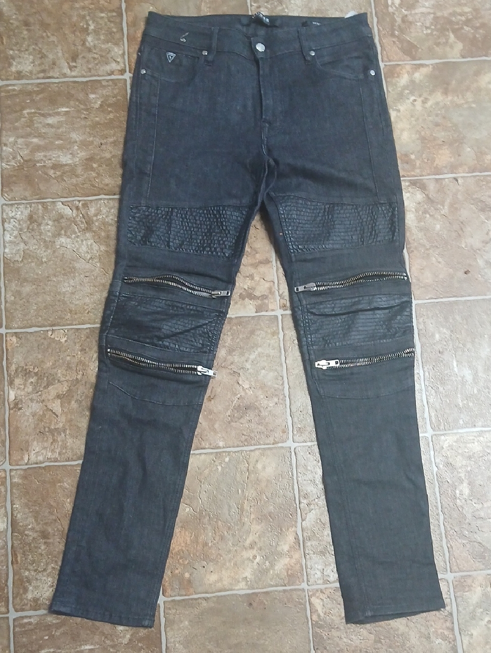 Guess Black Skinny Jeans with Silver Hardware Zippers Size 34